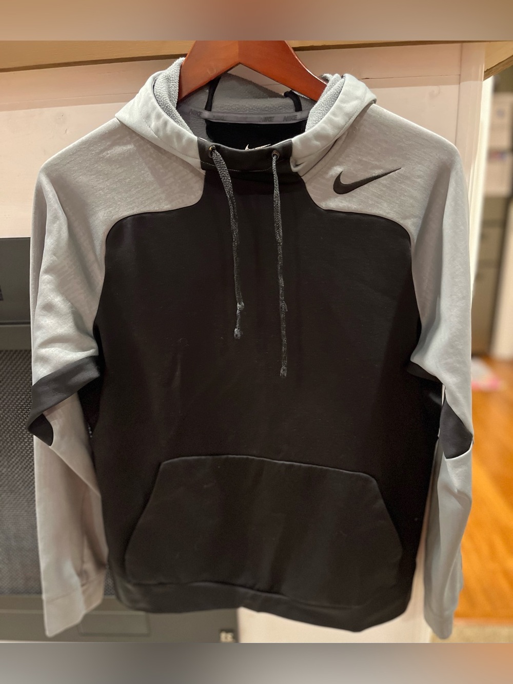 Boys Nike Hoodie black gray youth medium